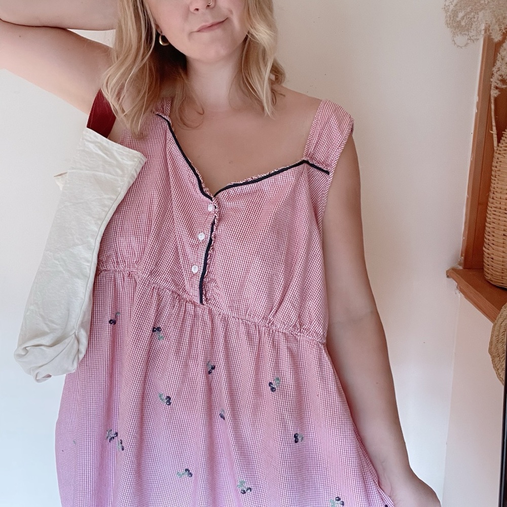 Vintage gingham 🍒 midi sun dress embroidered cherries raffled bottom 2X picnic